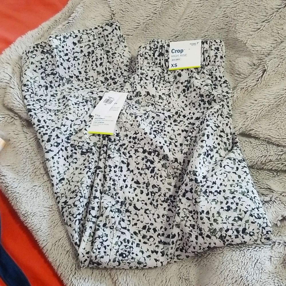 OLD NAVY ACTIVE NWT CROP HIGH RISE GO DRY SIZE EXTRA SMALL - Picture 1 of 1